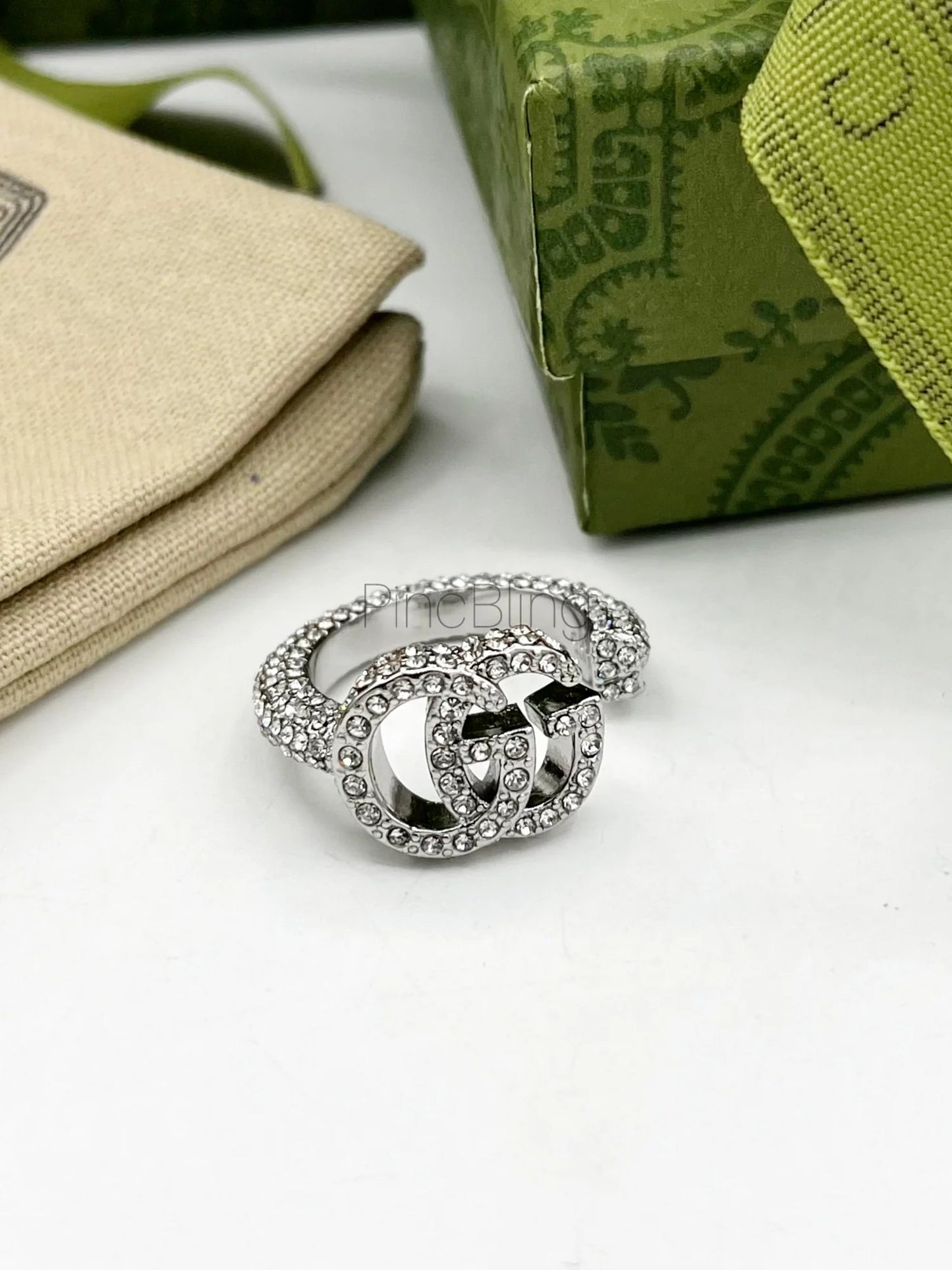 Gucci Interlocking G ring is fashioned from silver-toned metal and adorned with crystals
