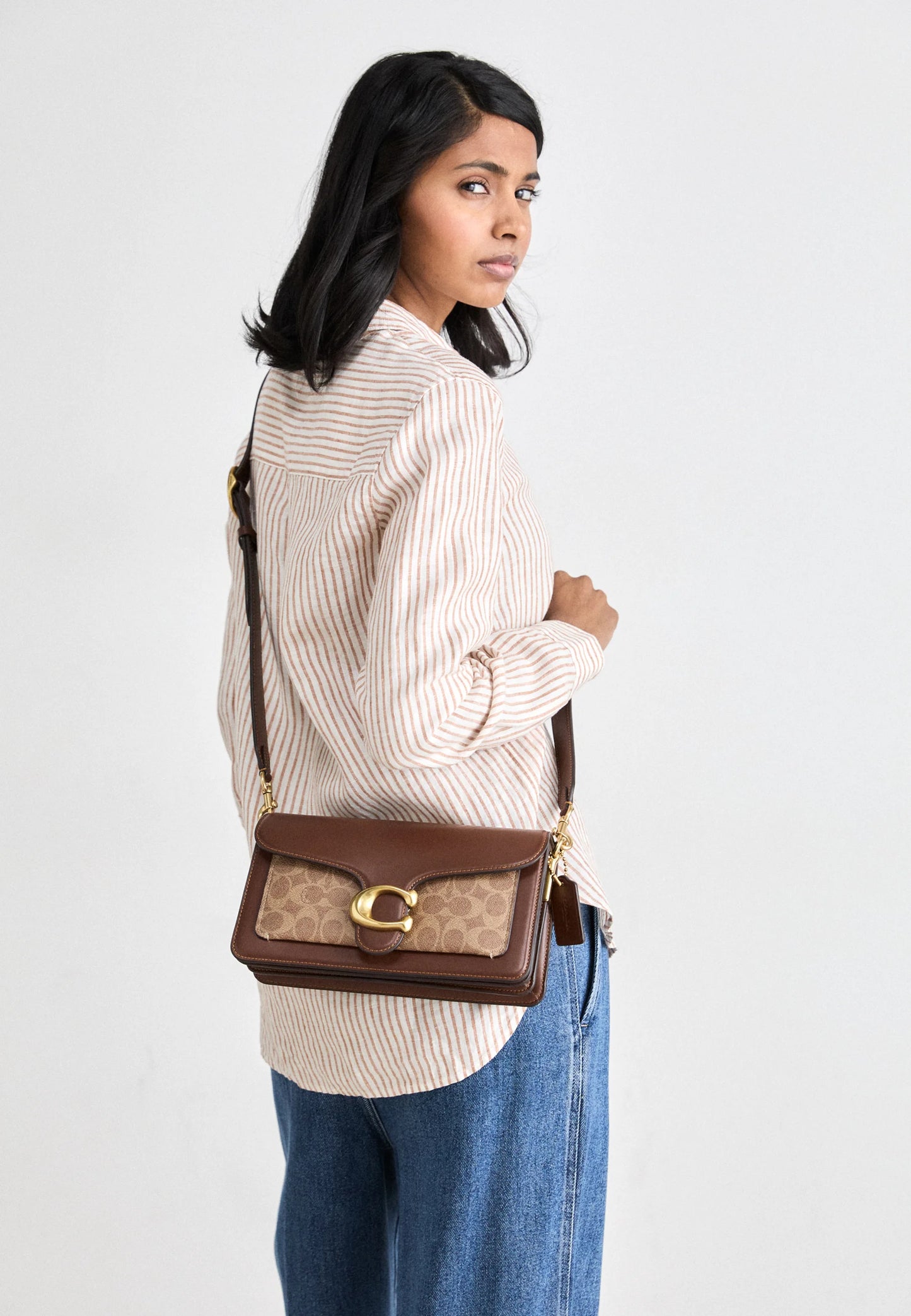 COACH TABBY SHOULDER BAG 26 IN SIGNATURE CANVAS - Handbag - tan brown
