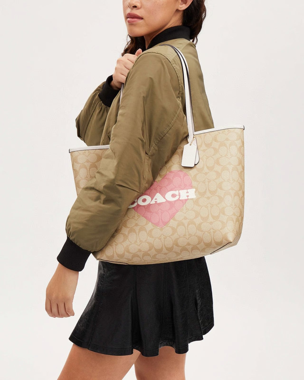 NWT COACH City Tote In Signature Canvas With Heart Print Pink Tan Khaki CP052